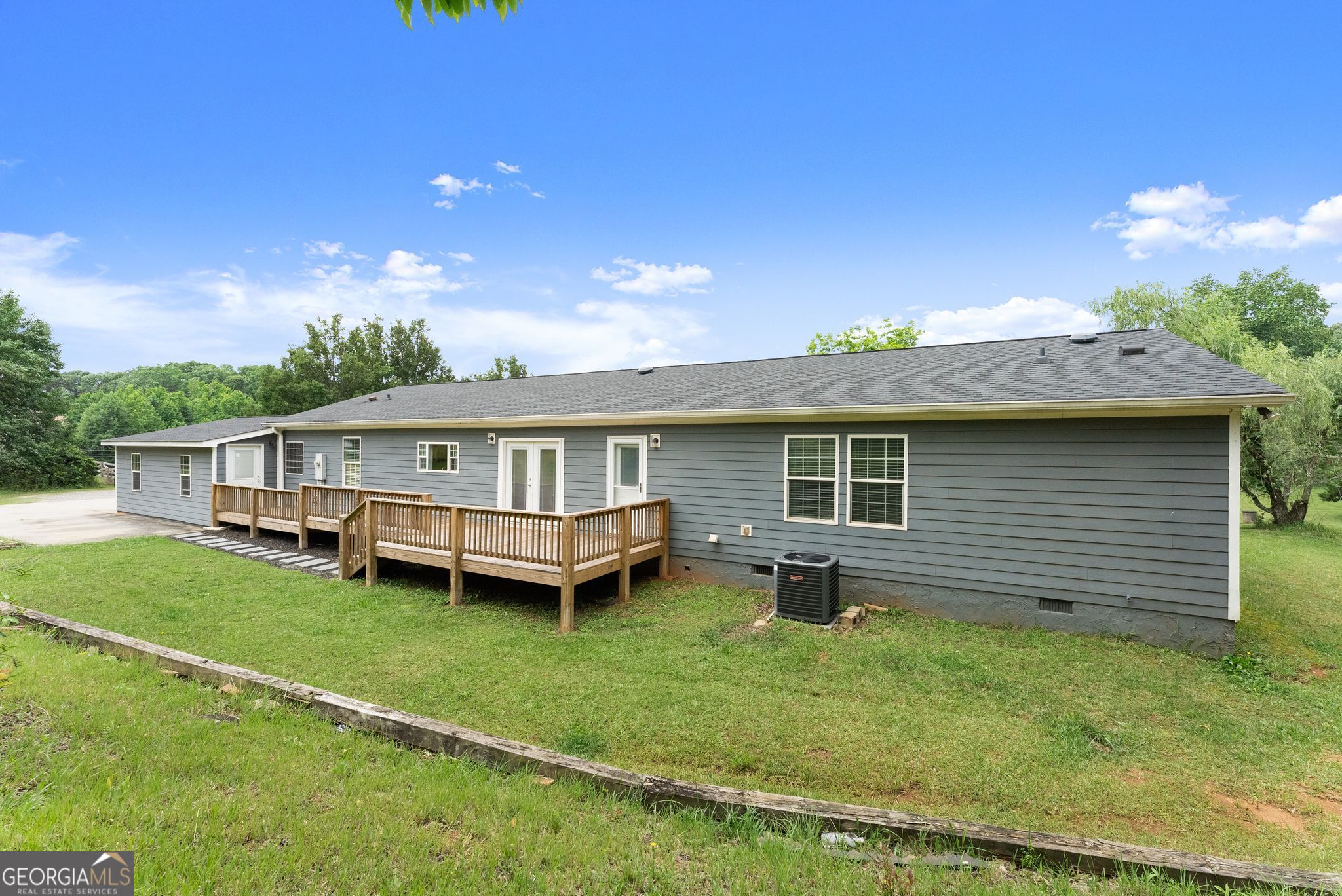 82 Bobbys DR