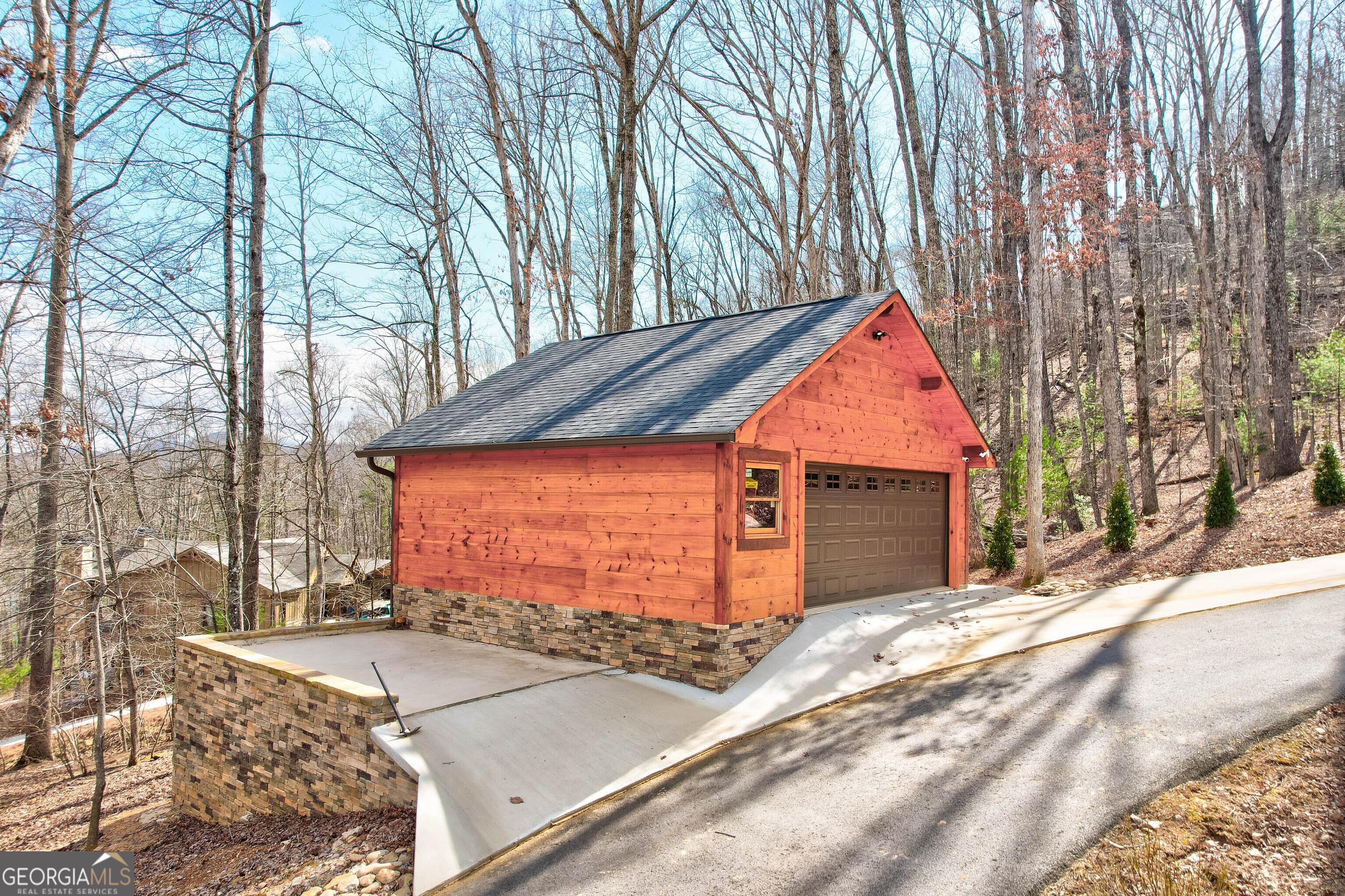 1601 Shady Falls RD