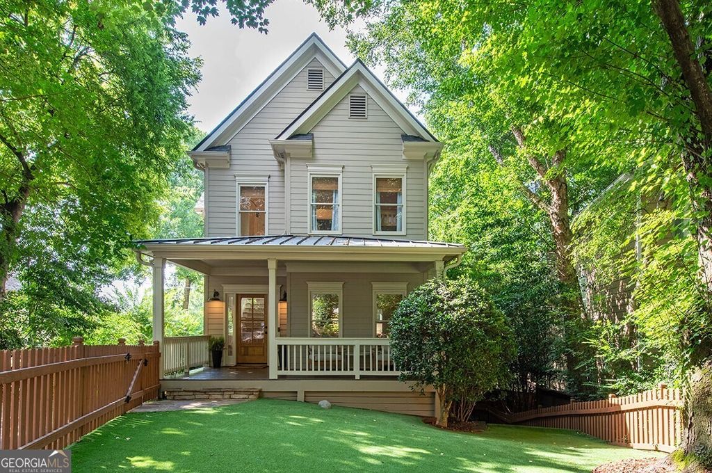 Photo of 1064 Davis Circle NW, Atlanta, GA 30318 (MLS # 10727727)