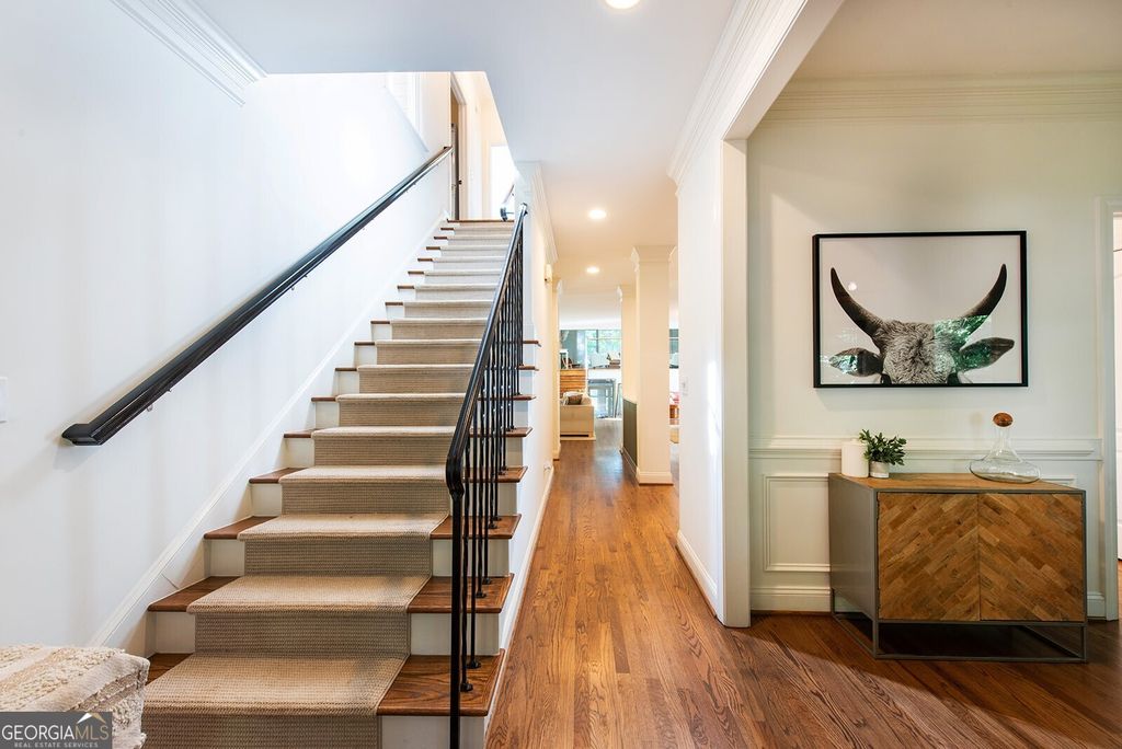 Photo of 1064 Davis Circle NW, Atlanta, GA 30318 (MLS # 10727727)