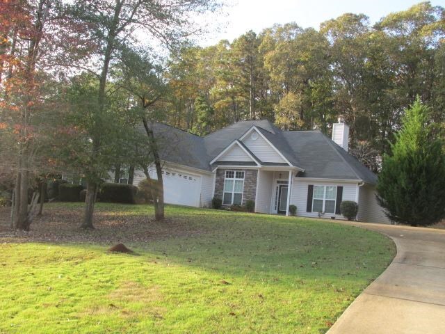 Beautiful home located in the Wexford subdivision. Home offers a split 3 bedroom 2 1/2 bath, floor plan. Walk into this home and enjoy the tile & wood flooring in the dining and living area. Home is perfect for that growing family. Home available for new term starting 8/1/21. $2360 is the minimum security deposit