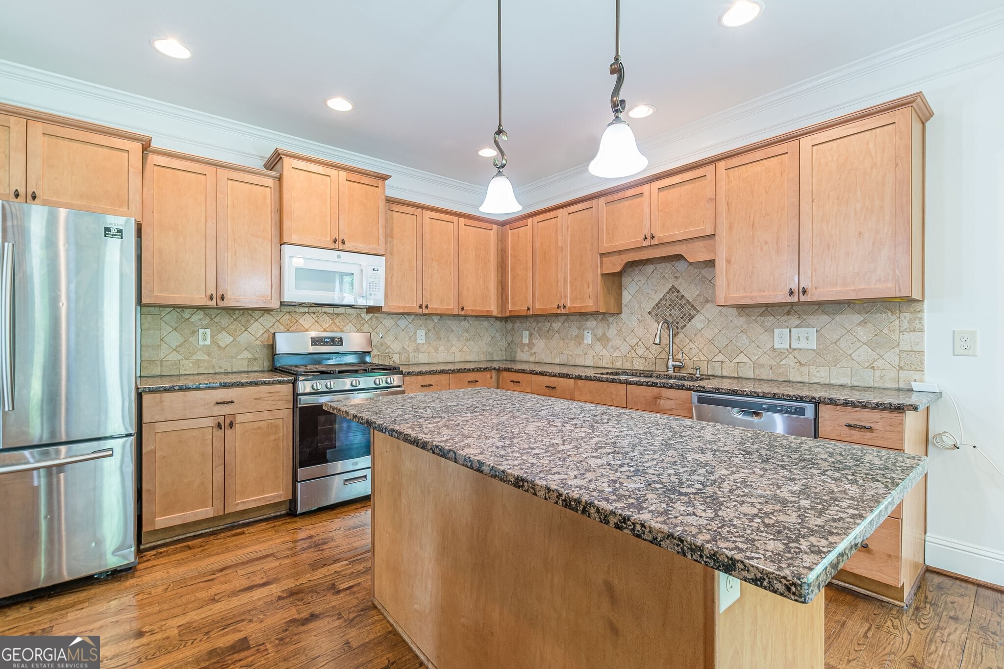 Atlanta, Georgia 30316, United States, 3 Bedrooms Bedrooms, ,3 BathroomsBathrooms,Residential,Pending,52902