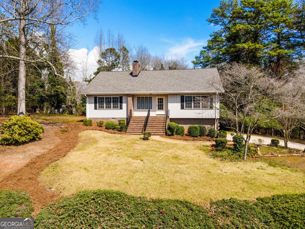 Photo of 1297 Lakeshore Circle, Gainesville, GA 30501 (MLS # 10709371)