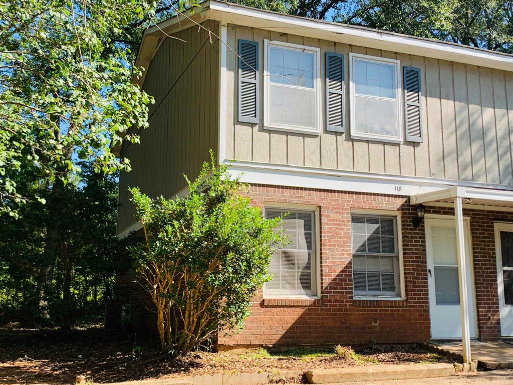 Photo of 118 Lafayette Court #118, Lagrange, GA 30240 (MLS # 10656740)