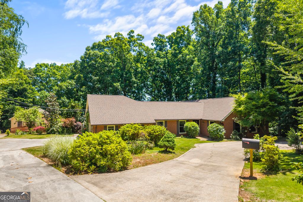 Photo of 511 Rhodes Drive, Elberton, GA 30635 (MLS # 10773144)