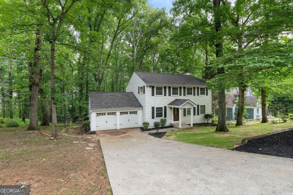 Photo of 1700 Ellenwood Drive NE, Roswell, GA 30075 (MLS # 10775122)