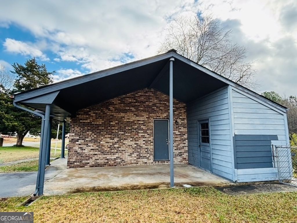 Photo of 266 Ridge Trl, Riverdale, GA 30274 (MLS # 10674709)