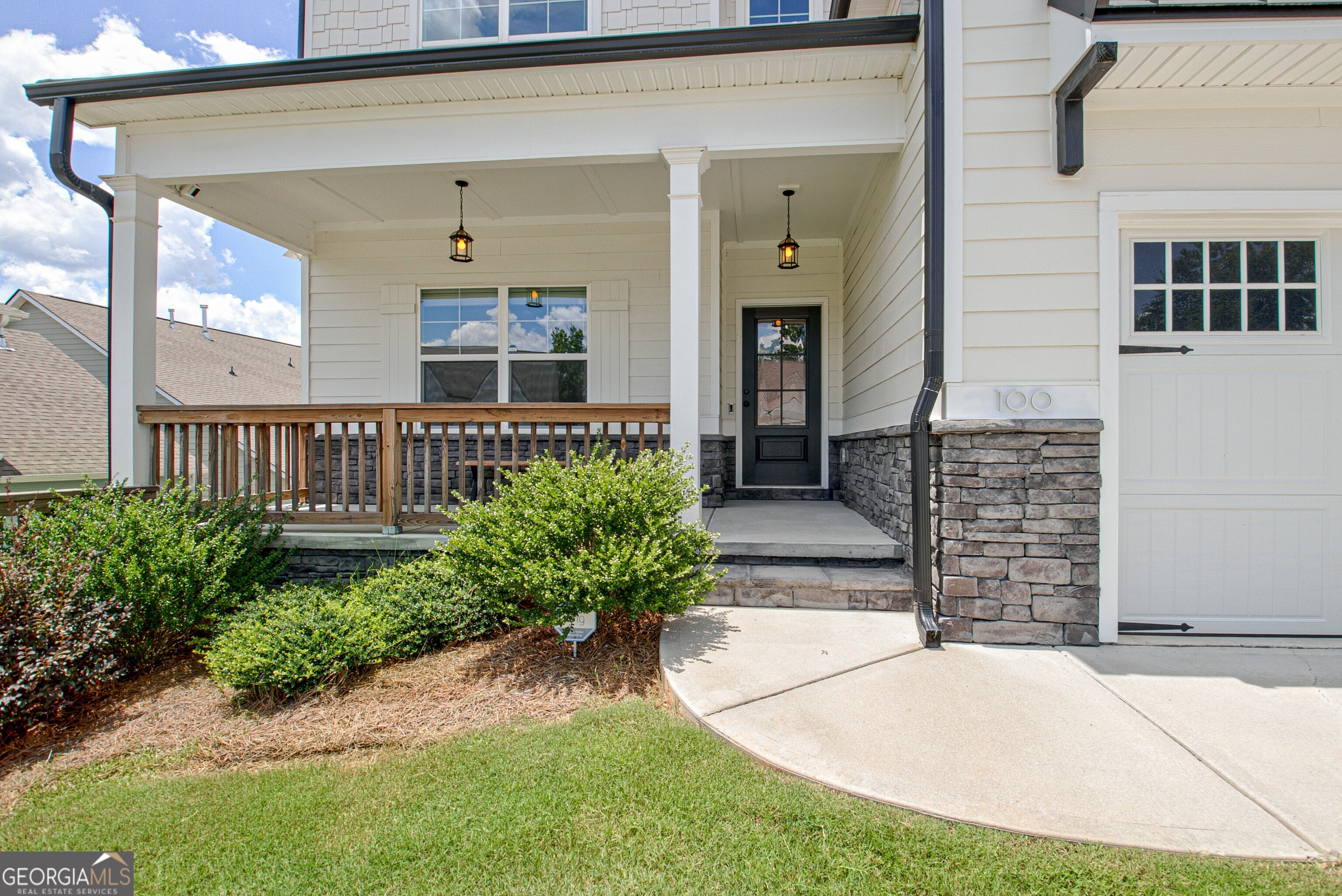 100 Georgian Oaks CT