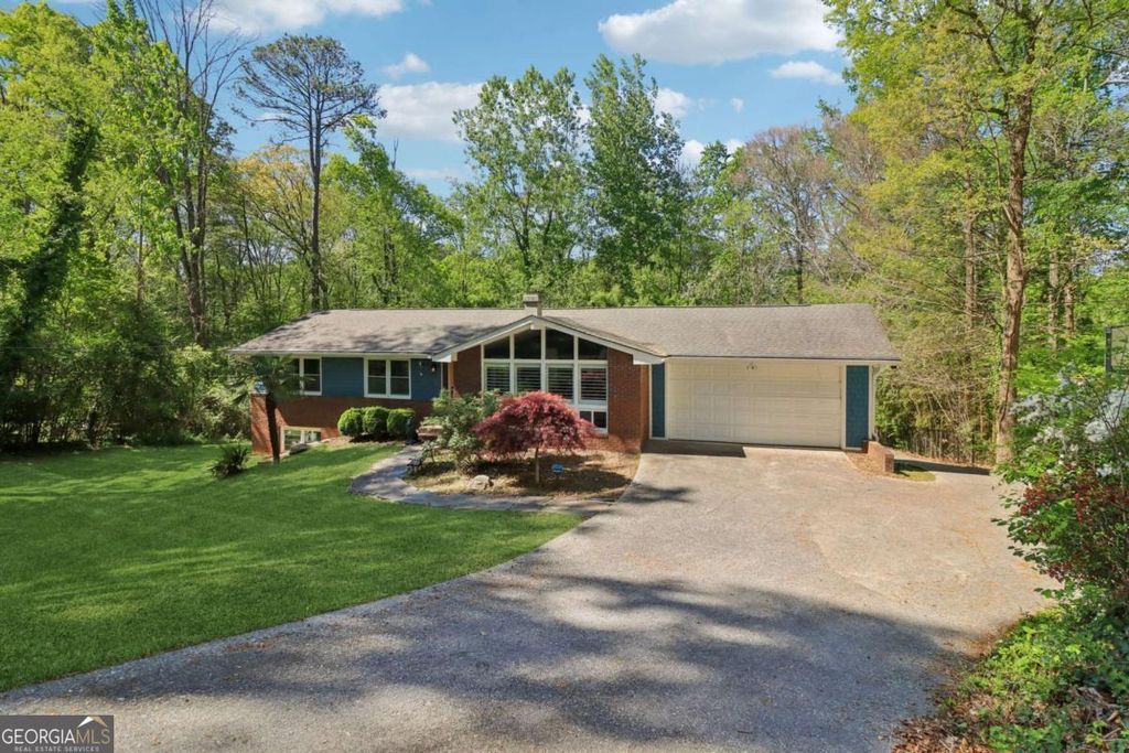 Photo of 2414 Melinda Drive NE, Atlanta, GA 30345 (MLS # 10736049)