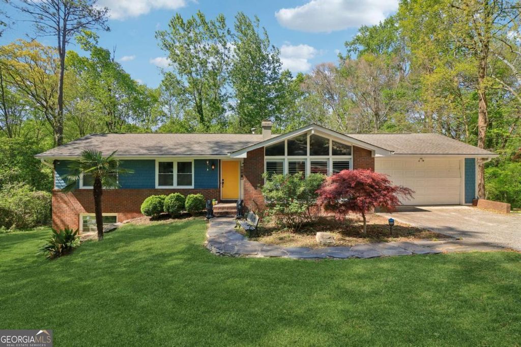 Photo of 2414 Melinda Drive NE, Atlanta, GA 30345 (MLS # 10736049)