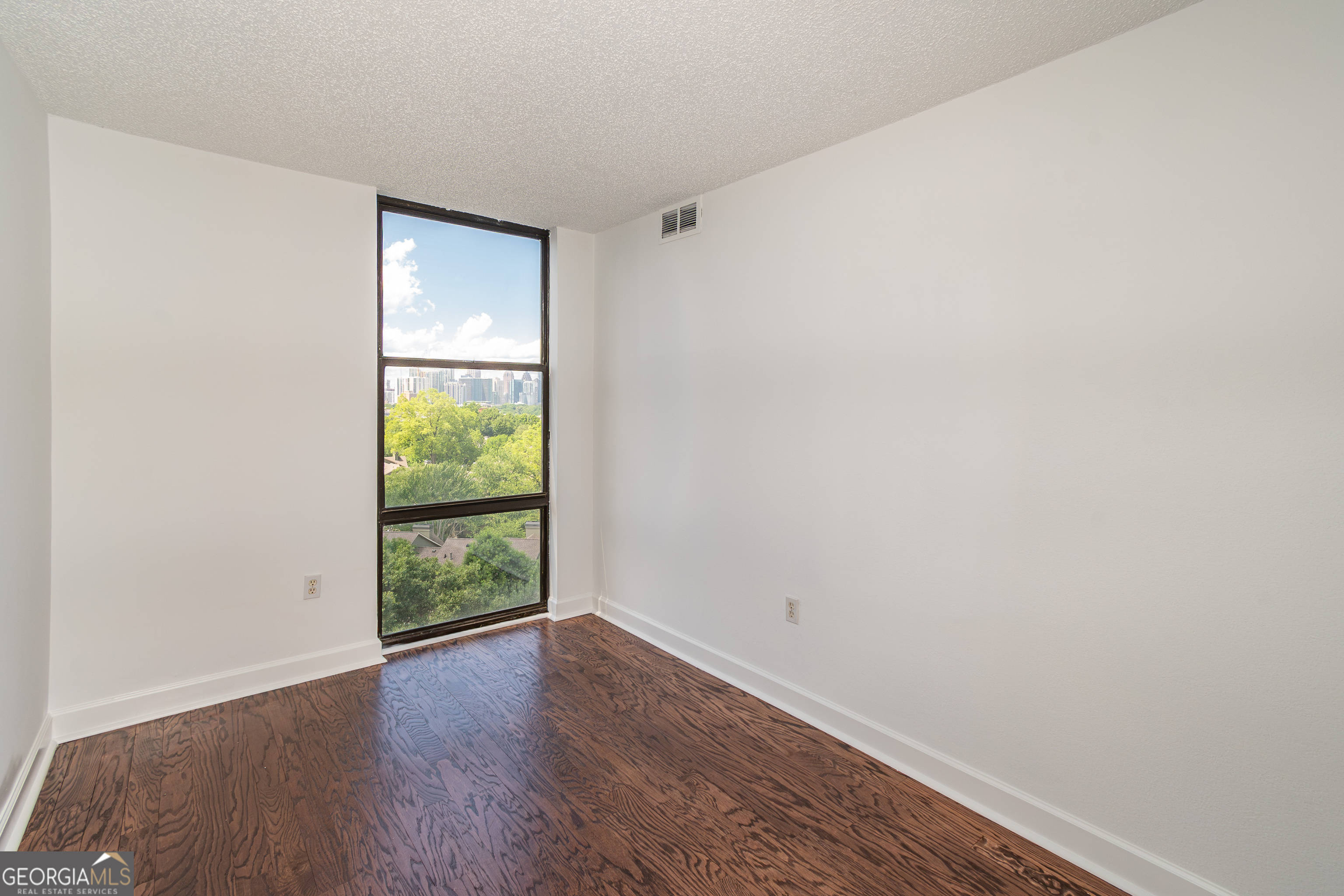 Photo 11 of 26 of 375 Ralph McGill BLVD NE 807 condo