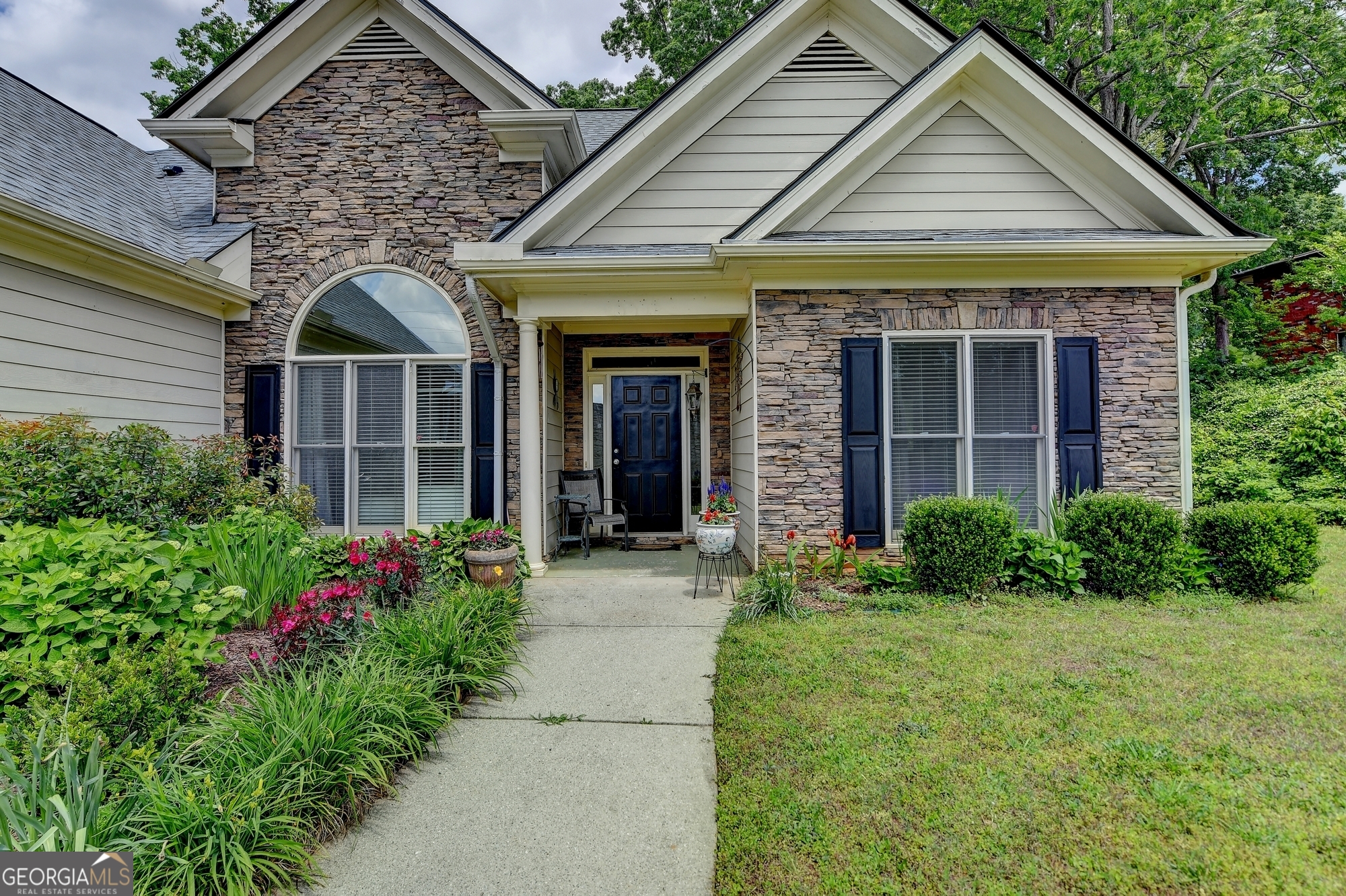 1815 Sharon RD