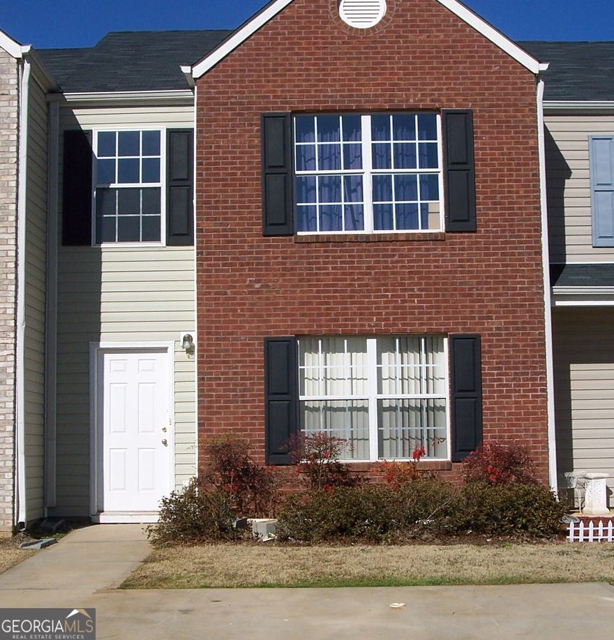 2 bed, 2.5 bath townhome freshly painted with new carpet, new countertops and new roof on order.  Conveniently located to I-75 and McDonough square.  Great starter home or investment property.