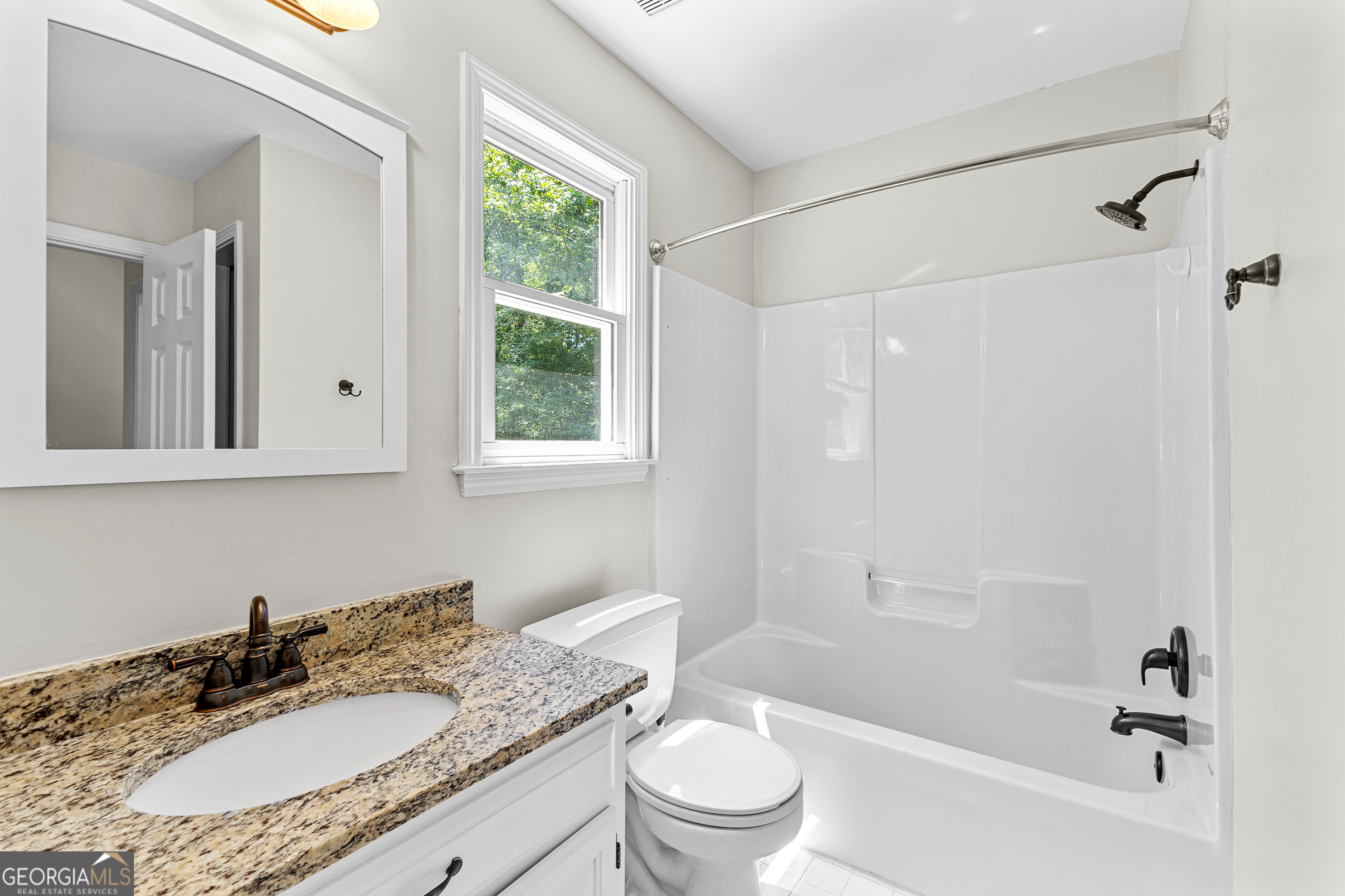 Newnan, Georgia 30265, United States, 3 Bedrooms Bedrooms, ,3 BathroomsBathrooms,Residential,Active,252614