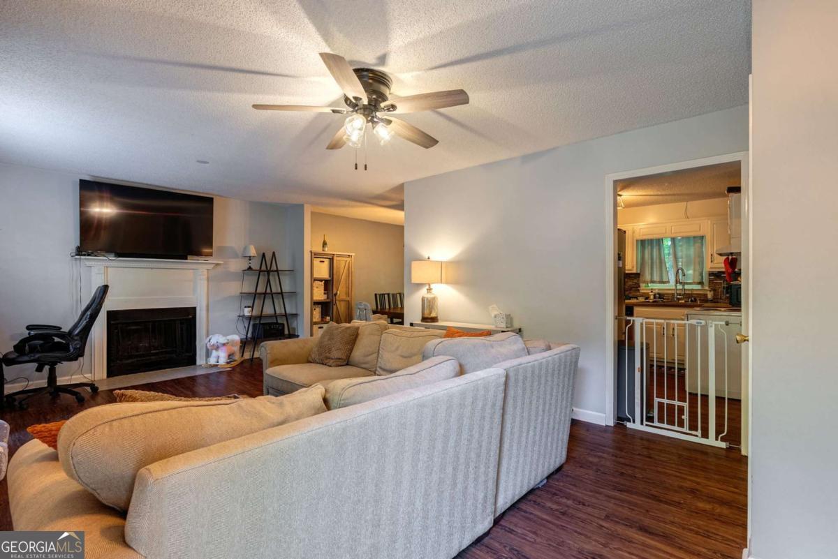 442 River Chase DR