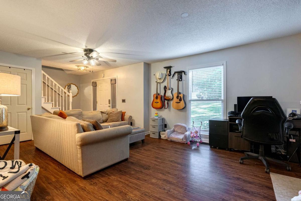 442 River Chase DR
