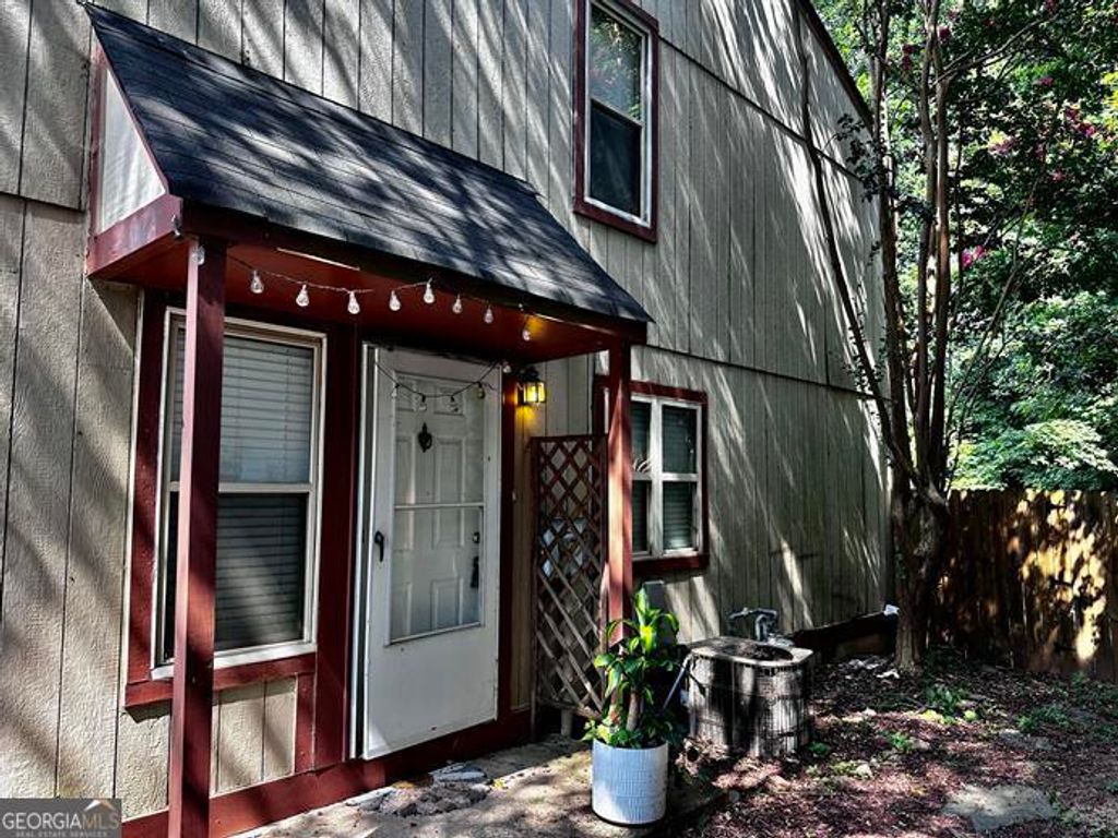 Photo of 1060 Falling Water Drive SE, Smyrna, GA 30080 (MLS # 10795856)