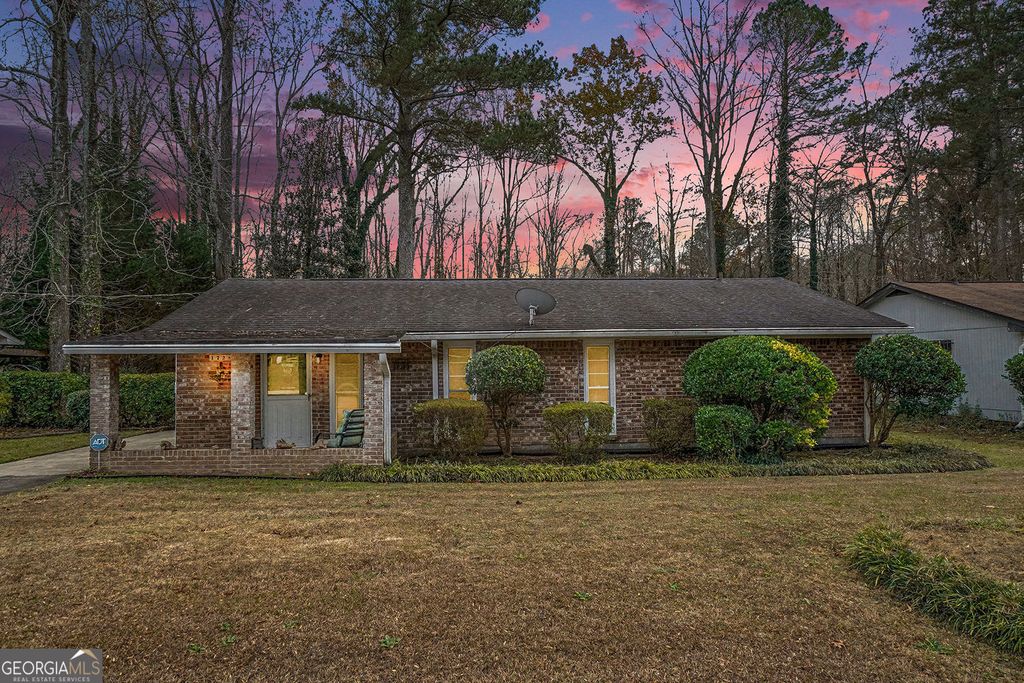 Photo of 4728 Apache Trail SW, Atlanta, GA 30331 (MLS # 10656073)