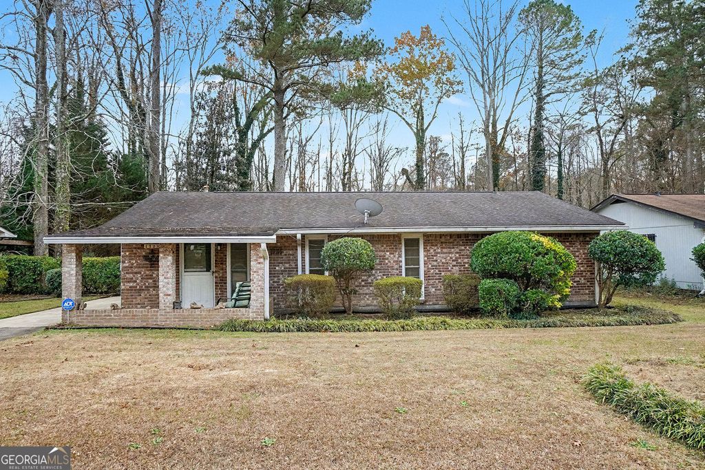 Photo of 4728 Apache Trail SW, Atlanta, GA 30331 (MLS # 10656073)