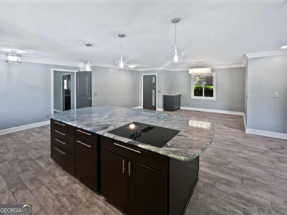 6095 Blackberry LN