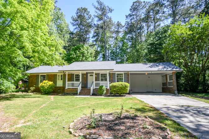 Super clean Fayette County Ranch 'For Rent'. Boast 3 bedroom and 2 full baths, a remote controlled fireplace for the cooler nights are worth mentioning. The property has a large fenced in backyard and a spacious kitchen for entertaining. Don't miss out on your opportunity to live in a home that you will love. Email, text or call for more information! Open House Sunday from 12-2:00pm