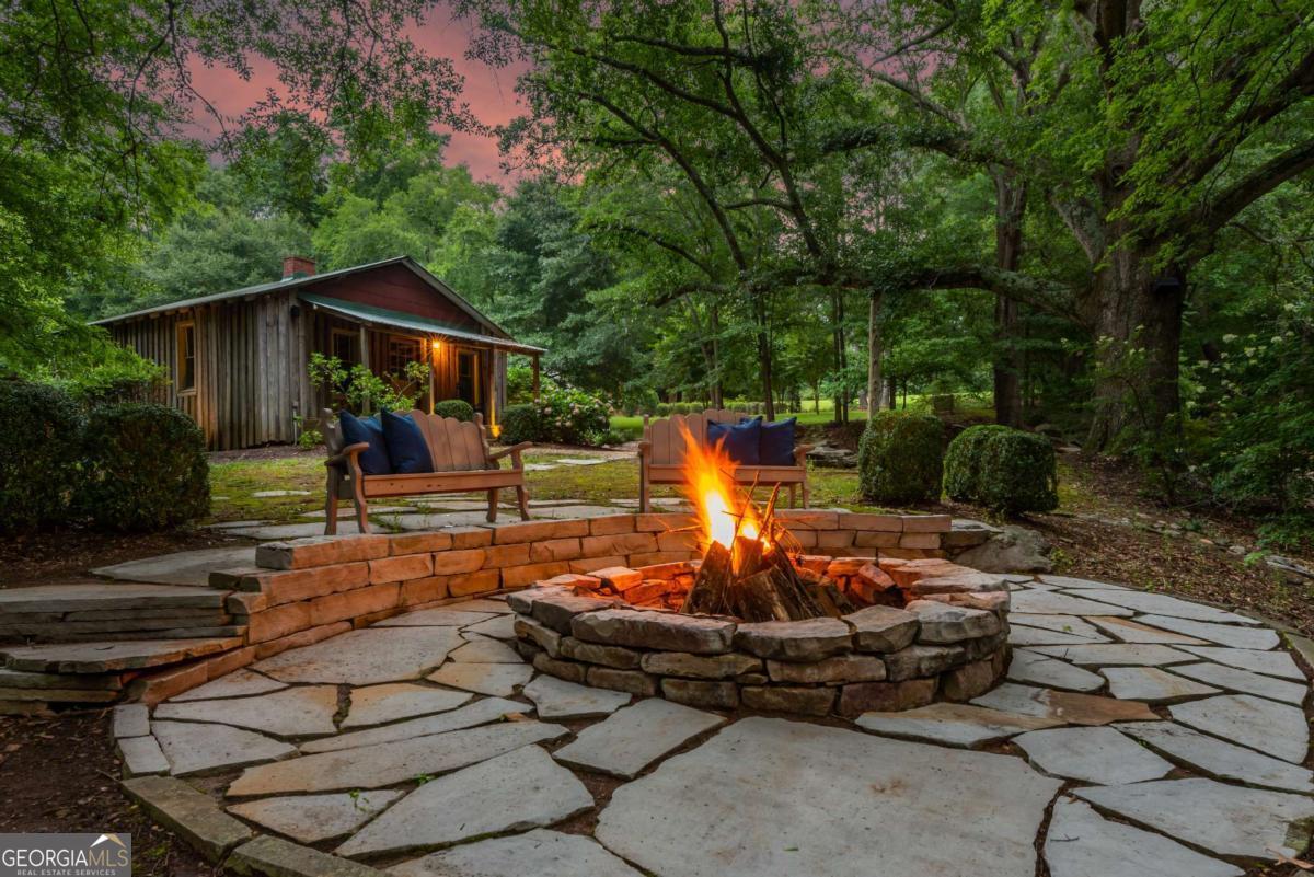 565 Owens Gin RD NE