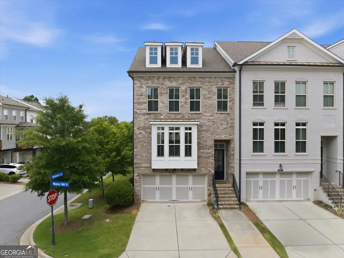 1421 Wisteria Wall Drive