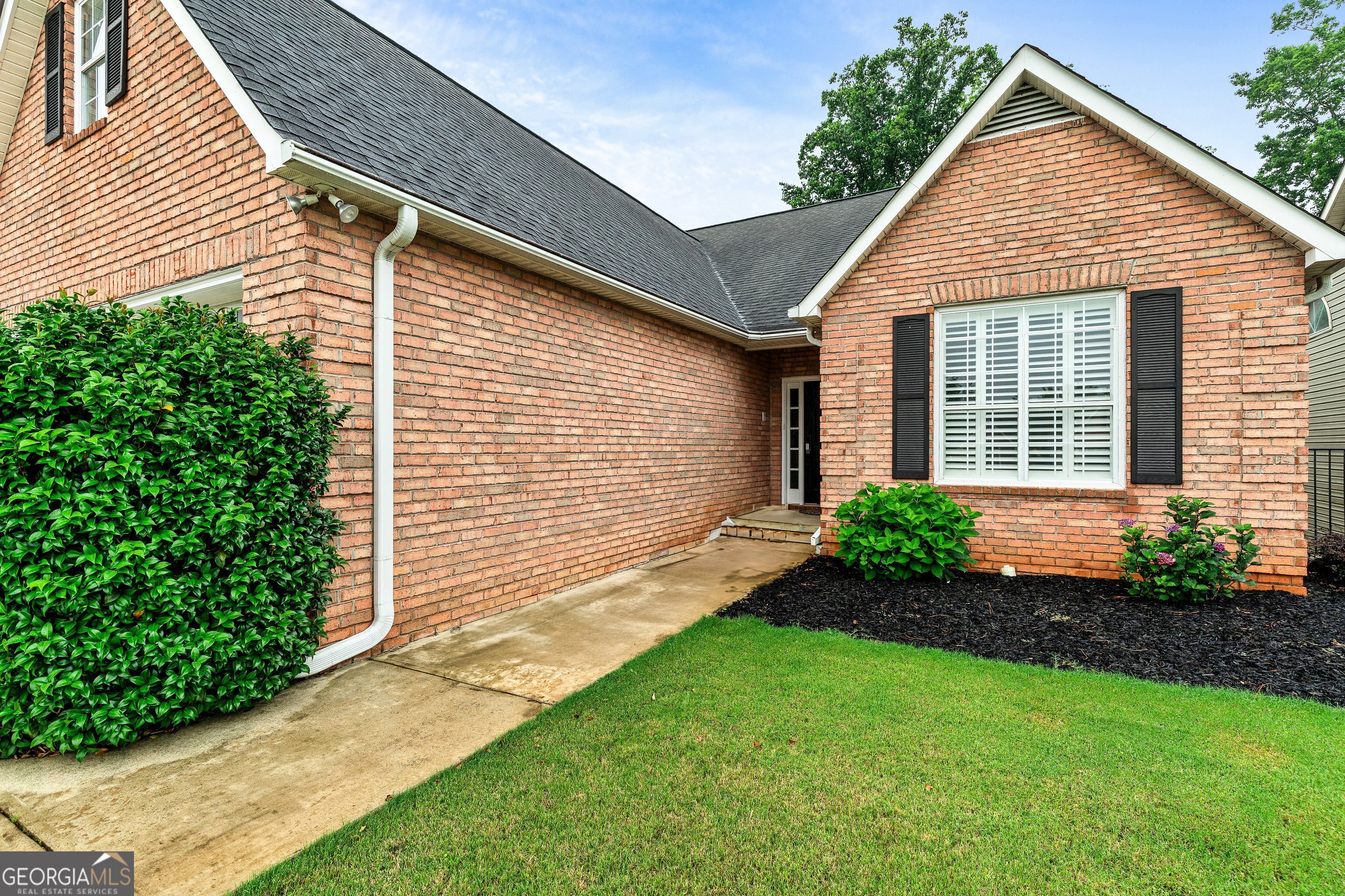 425 Fairway CT