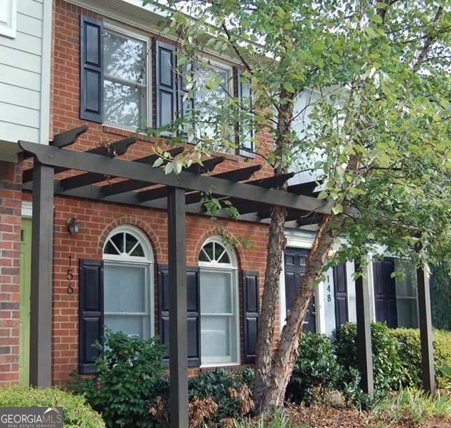 Renovated 2 Bedroom, 2.5 Bathroom Townhouse in an extremely convenient location. 1/2 Mile to Downtown & UGA campus and on the bus line. 1/3 Mile to North Oconee River Greenway bike & foot paths. 1/2 Mile to the 10 Loop. 2 bedrooms and 2 full bathrooms are upstairs, and downstairs features a half-bath, kitchen, living room, laundry room, and pantry. Washer/Dryer, Dishwasher, Central AC/Heat. Rent includes trash & recycling service, pest control, and landscaping.