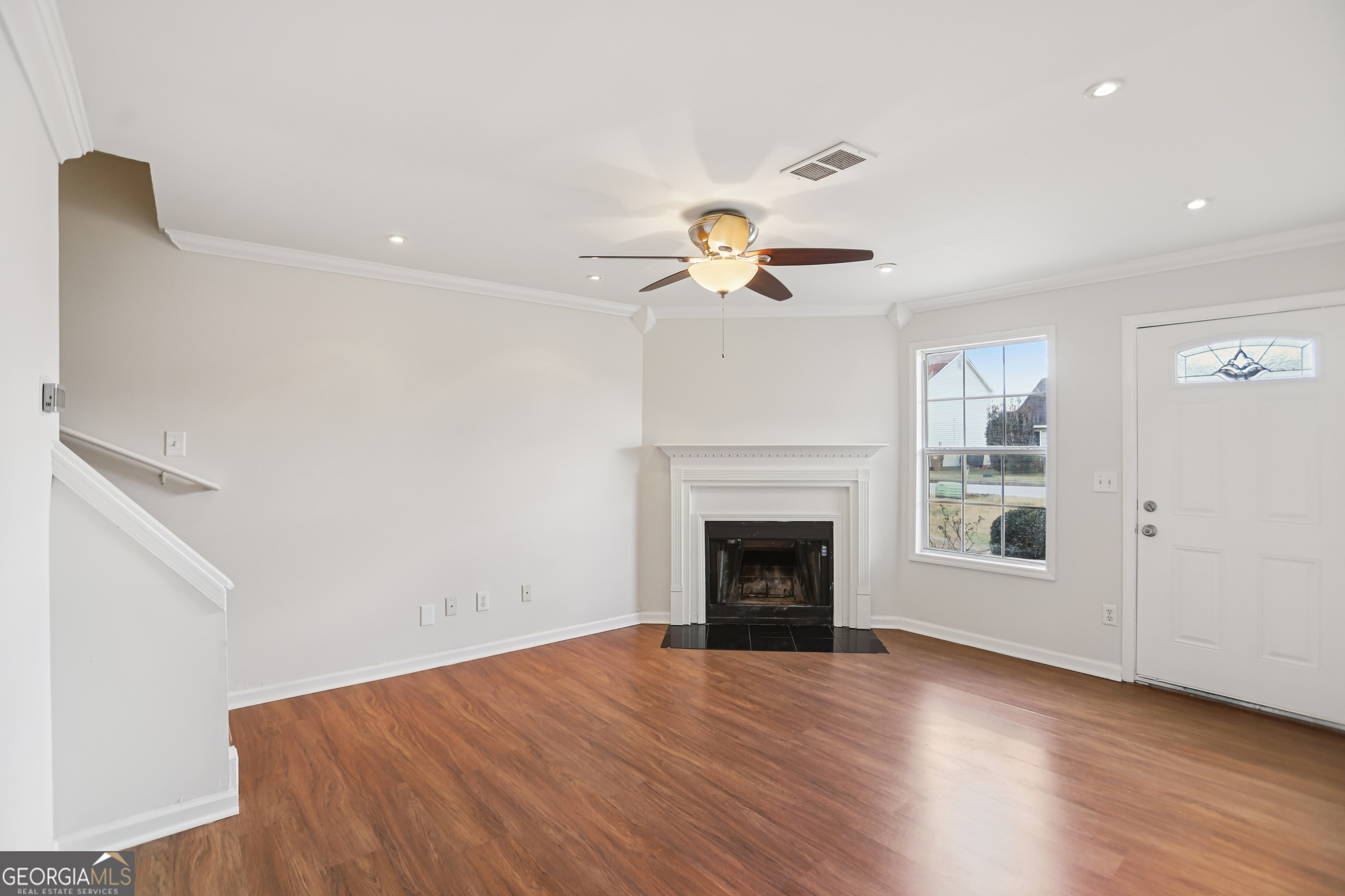 9445 Sleepy Hollow LN