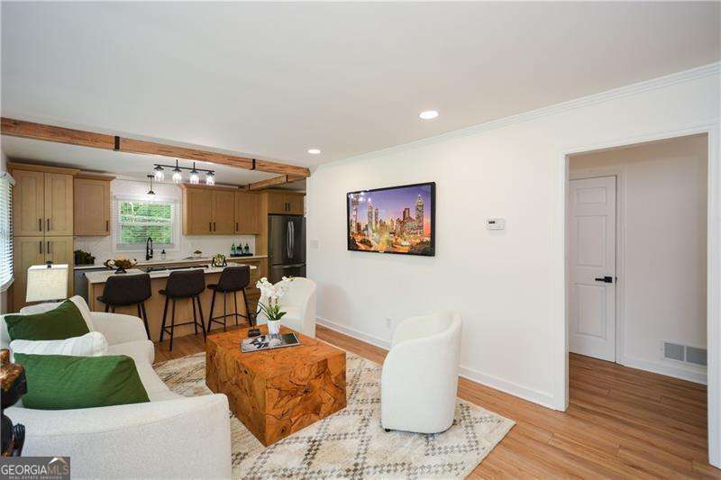 1048 Pinehurst DR SE