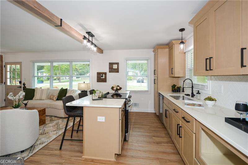 1048 Pinehurst DR SE