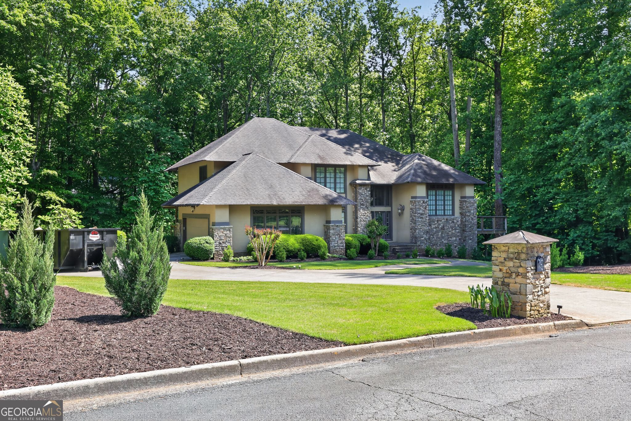 320 Waverly Hall CIR