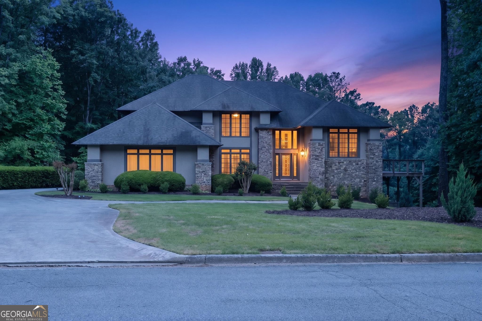 320 Waverly Hall CIR