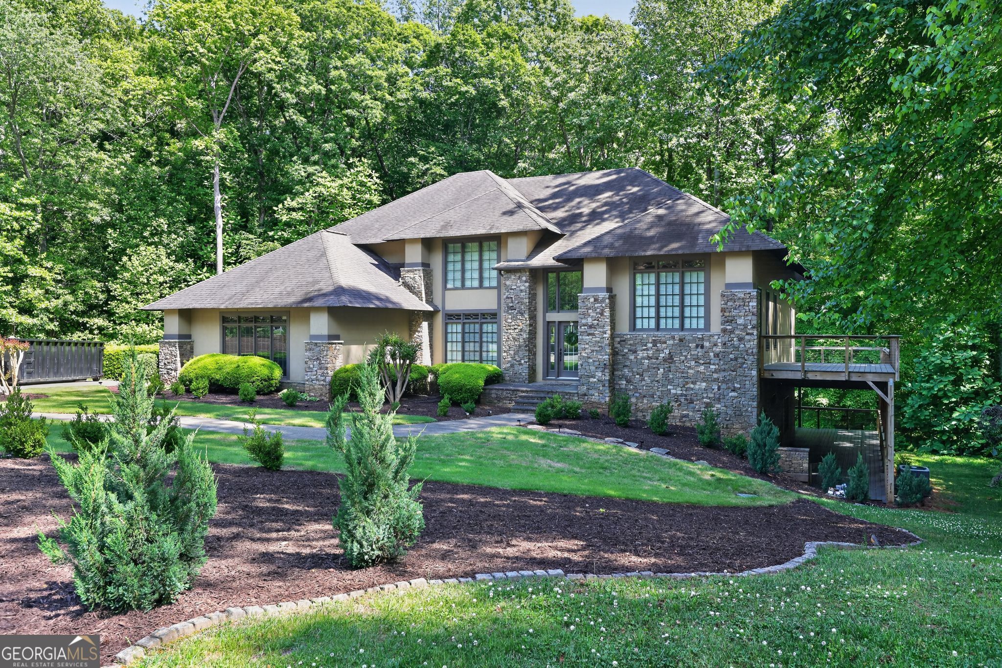 320 Waverly Hall CIR