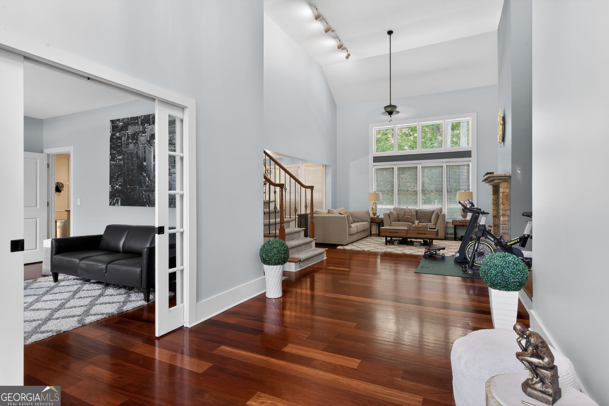 320 Waverly Hall CIR