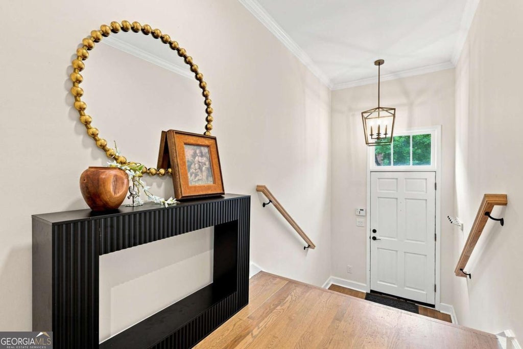 Photo of 423 Jefferson Circle, Atlanta, GA 30328 (MLS # 10805933)