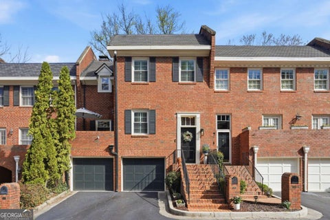 Photo of 423 Jefferson Circle, Atlanta, GA 30328 (MLS # 10805933)