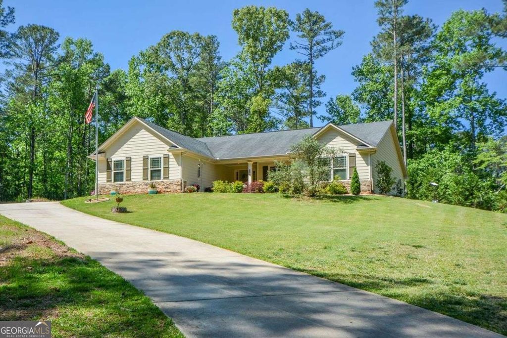 Photo of 894 Happy Valley Circle, Newnan, GA 30263 (MLS # 10765392)