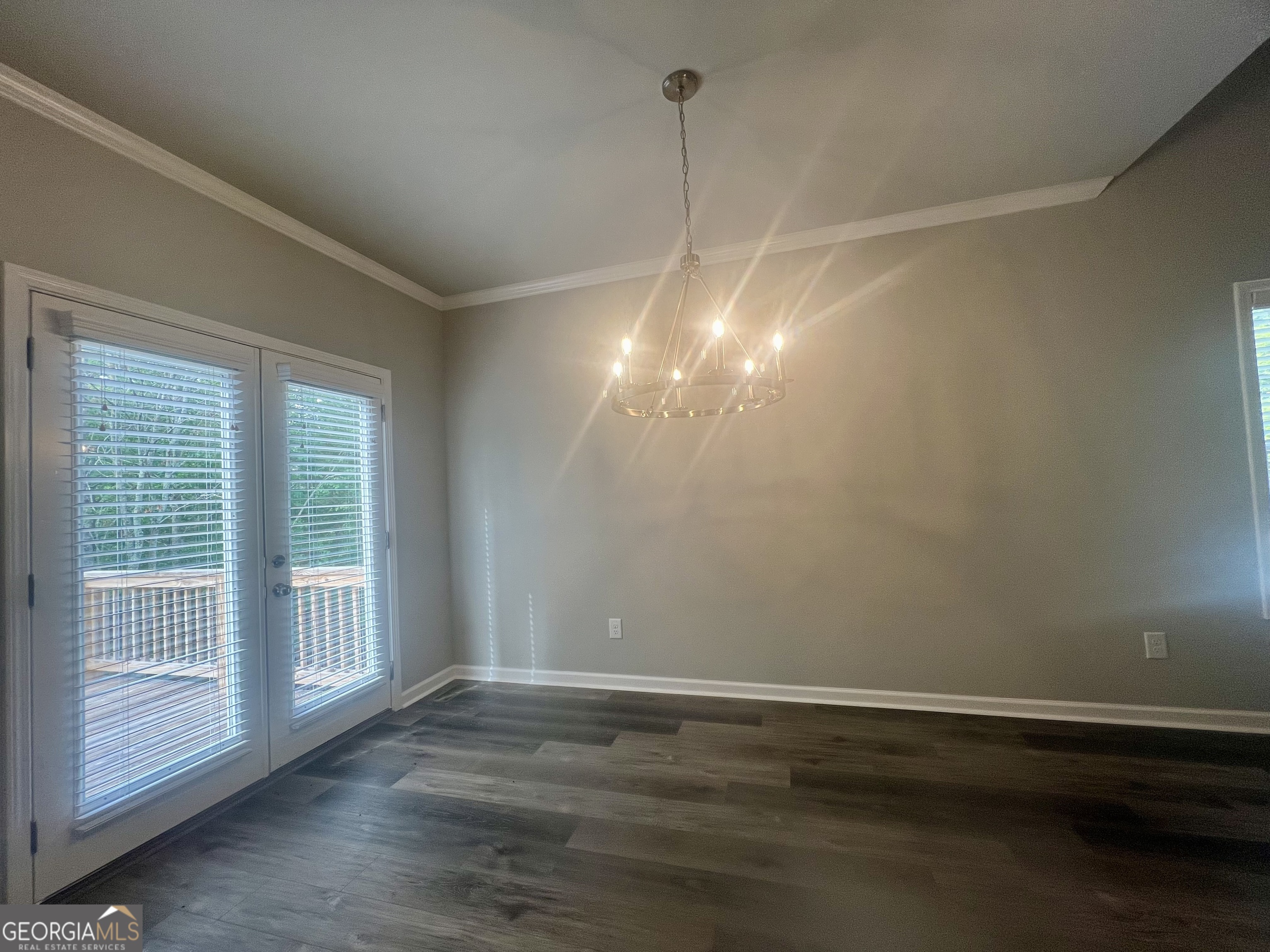 390 Sunset DR