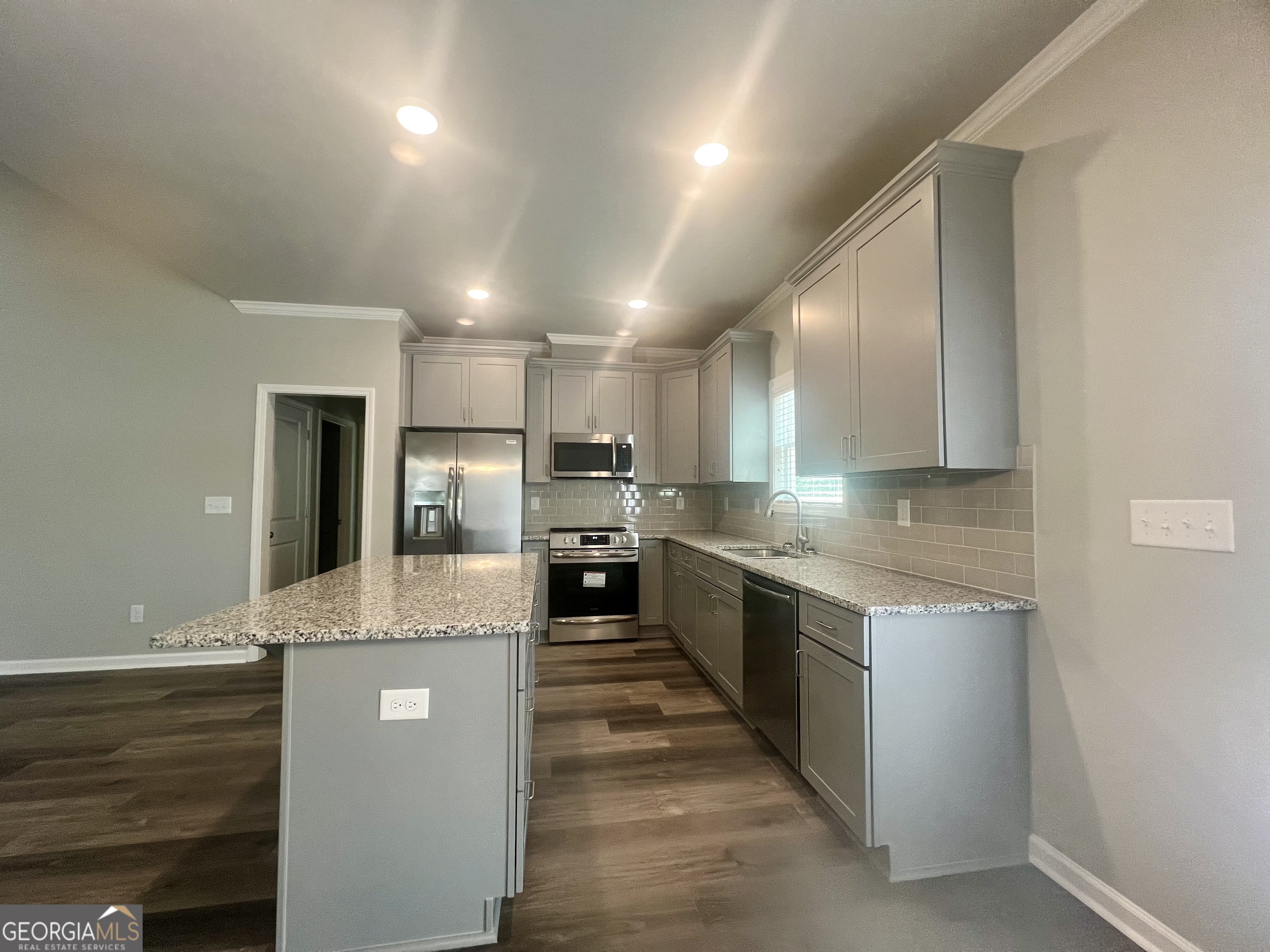 390 Sunset DR