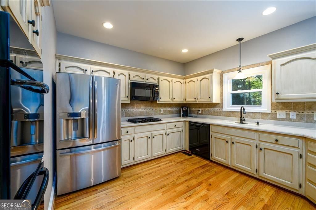 1202 Lake Washington DR