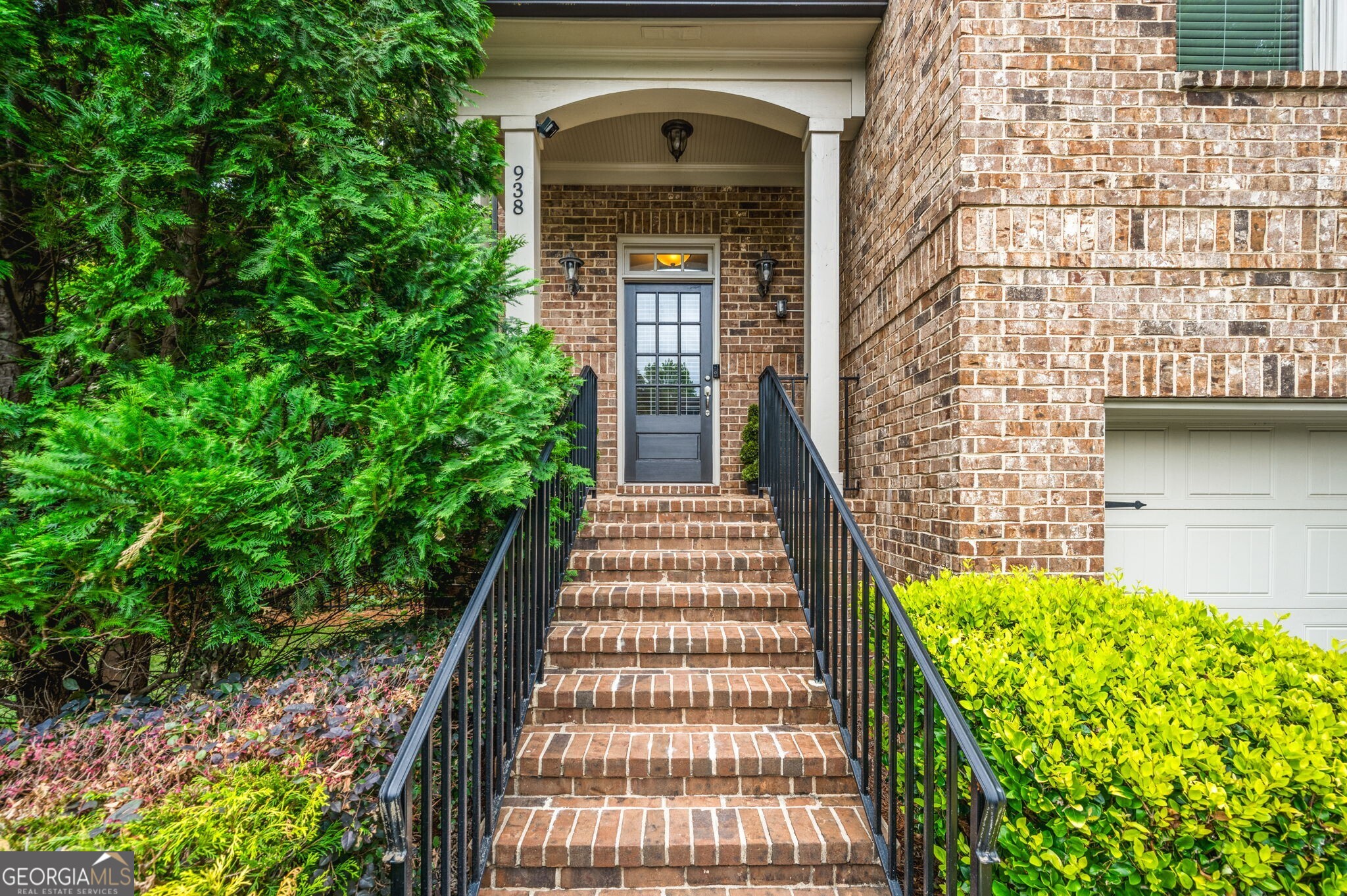 938 Canterbury LN