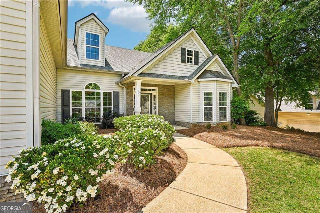 399 Laurel Oaks LN