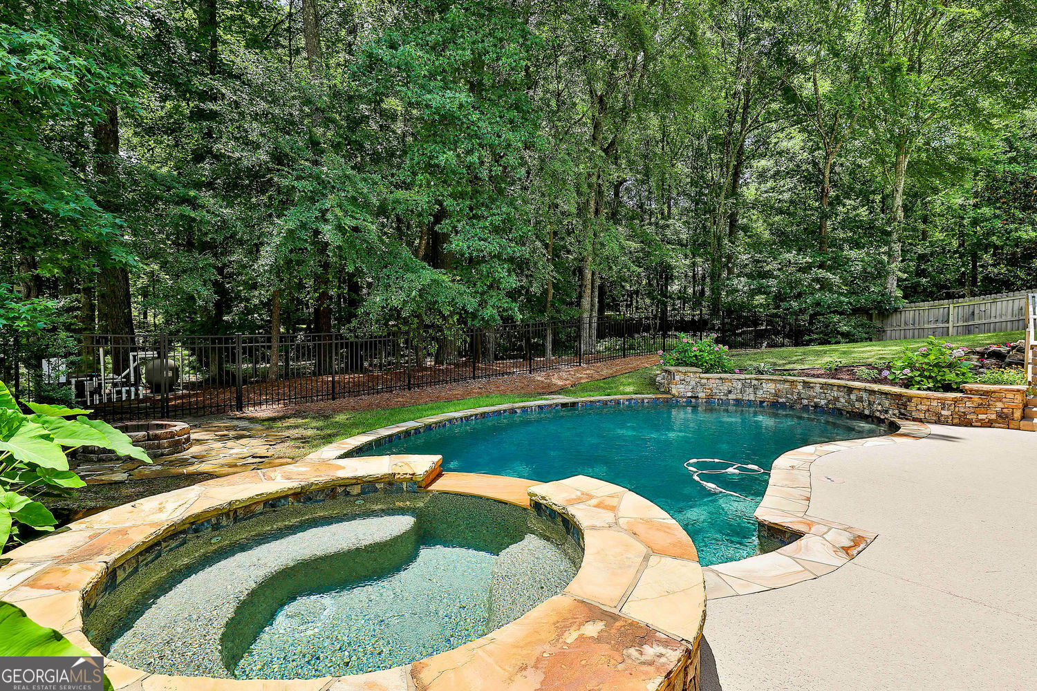 604 Magnolia LN