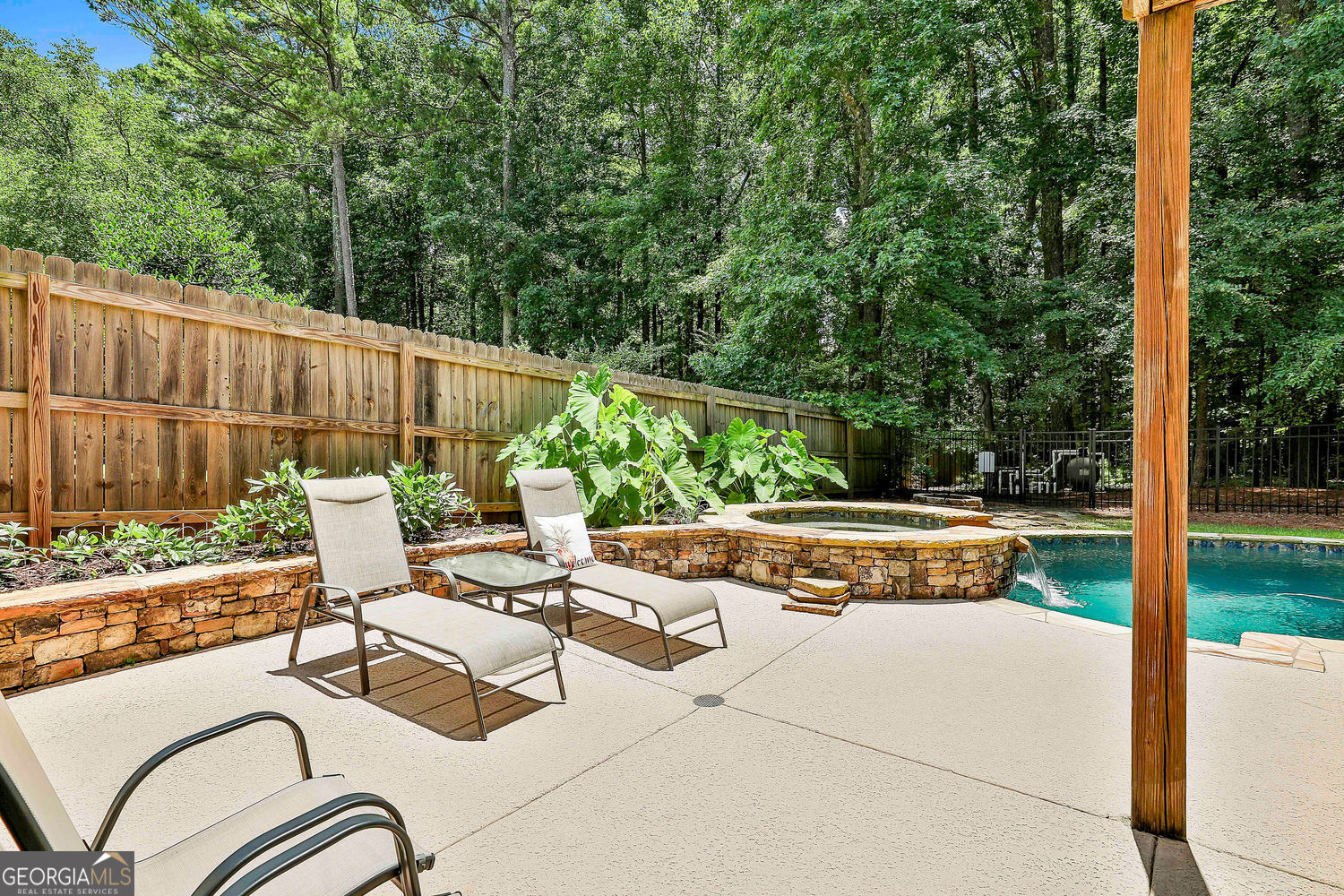 604 Magnolia LN