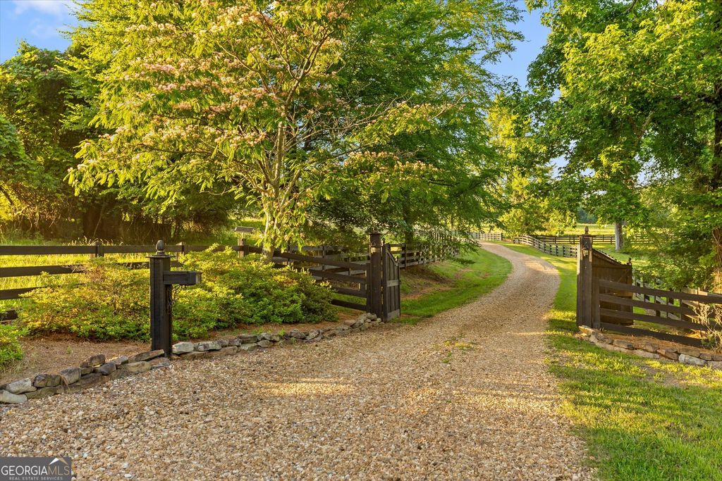 Photo of 3905 Highway 286, Chatsworth, GA 30705 (MLS # 10793373)