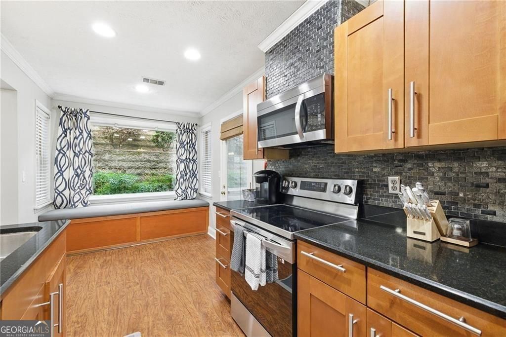 Atlanta, Georgia 30324, United States, 3 Bedrooms Bedrooms, ,2 BathroomsBathrooms,Residential,Active,222087