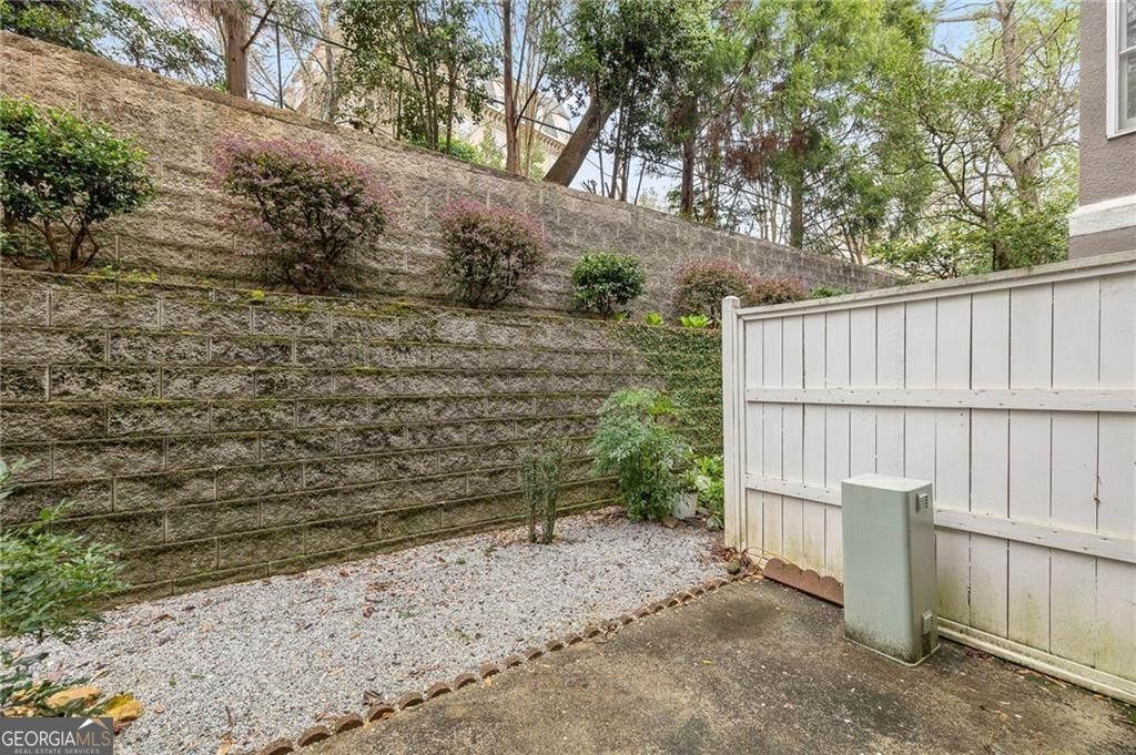 Atlanta, Georgia 30324, United States, 3 Bedrooms Bedrooms, ,2 BathroomsBathrooms,Residential,Active,222087