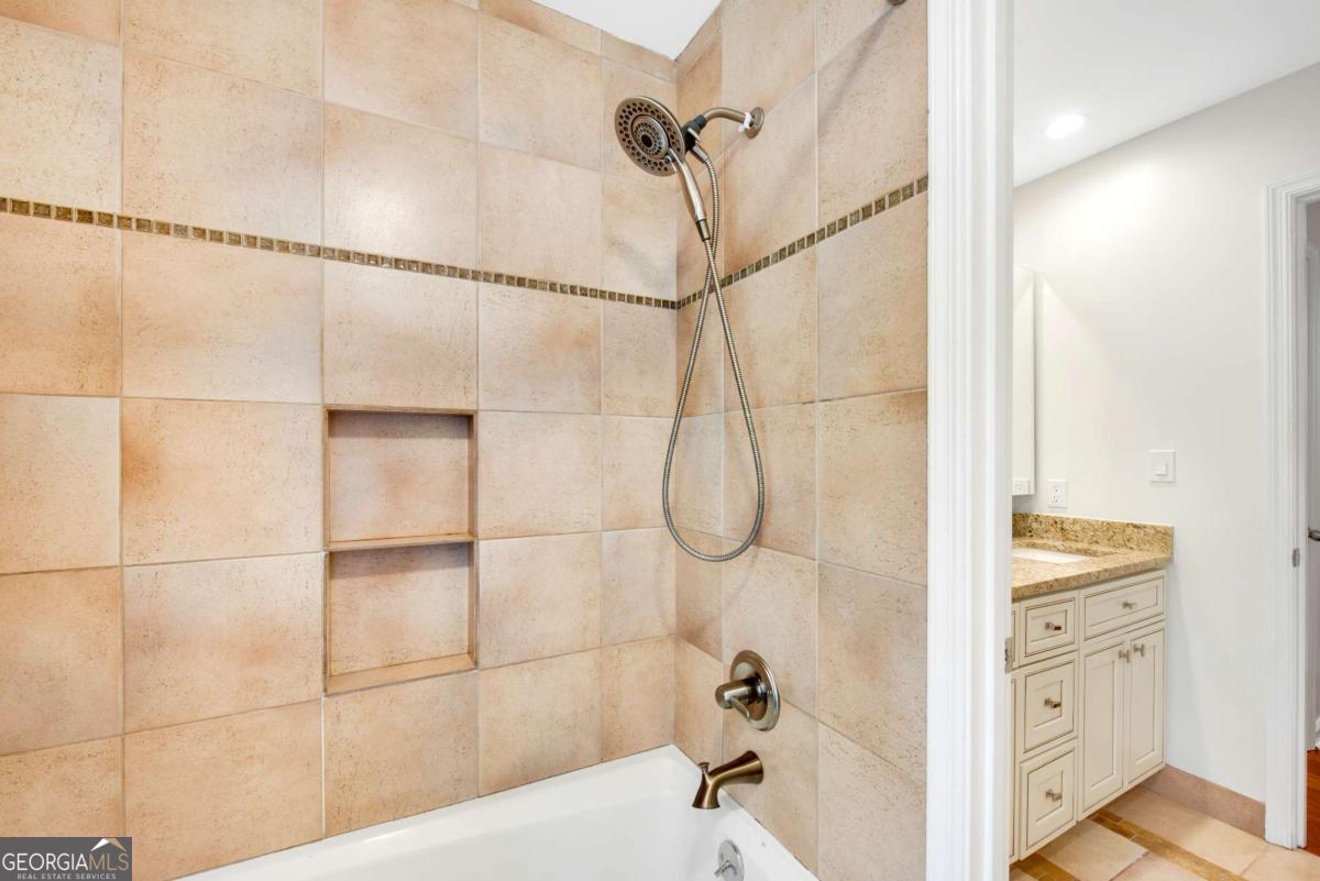 Hampton Lake - Residential